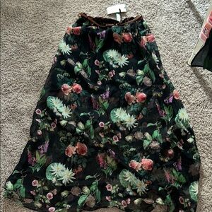 Yumi Floral Elegance Midi Skirt